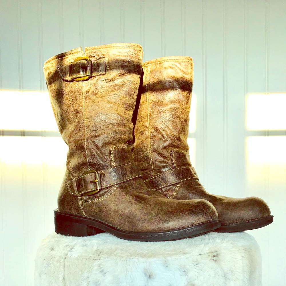 Mid calf boot, Rugged Sole